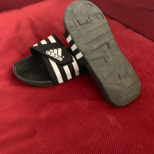 Addidas women’s ADISSAGE SLIDE SANDAL size 9